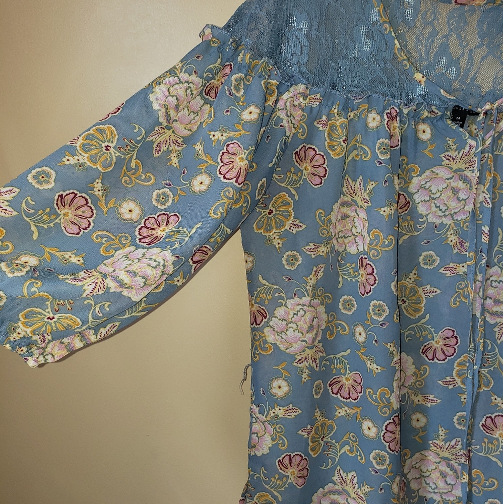 Lace Blouse - Picture 2 of 8